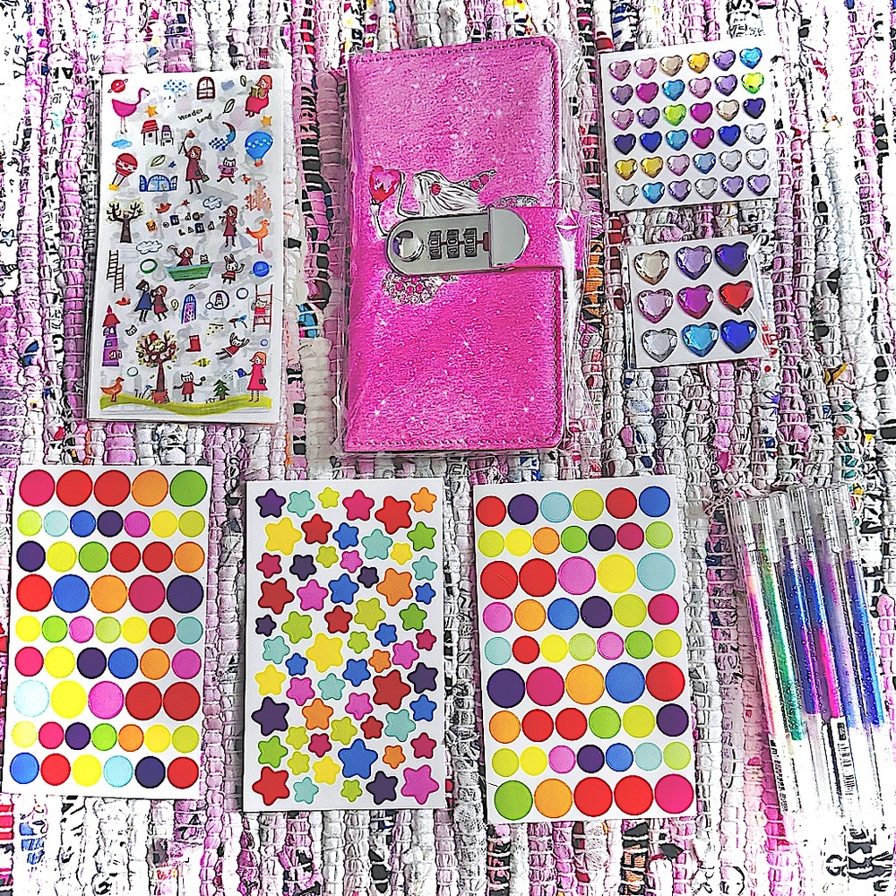 NWT Girls journaling‎ kit with included accessories!